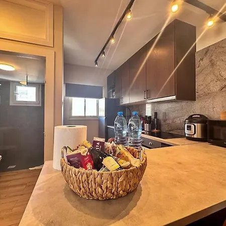 Апартаменты Beautiful One Bedroom 100 Meters From The Beach, Recently Renovated