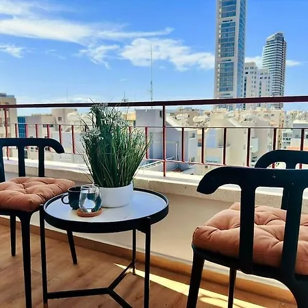 Апартаменты Beautiful One Bedroom 100 Meters From The Beach, Recently Renovated