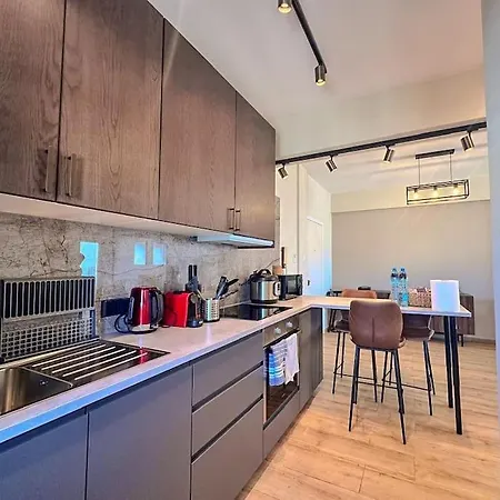 Апартаменты Beautiful One Bedroom 100 Meters From The Beach, Recently Renovated *